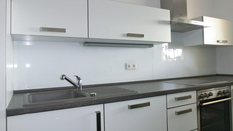 Küchenrückwand weiss ENZKAS – BRAUN Glas & Spiegelstudio