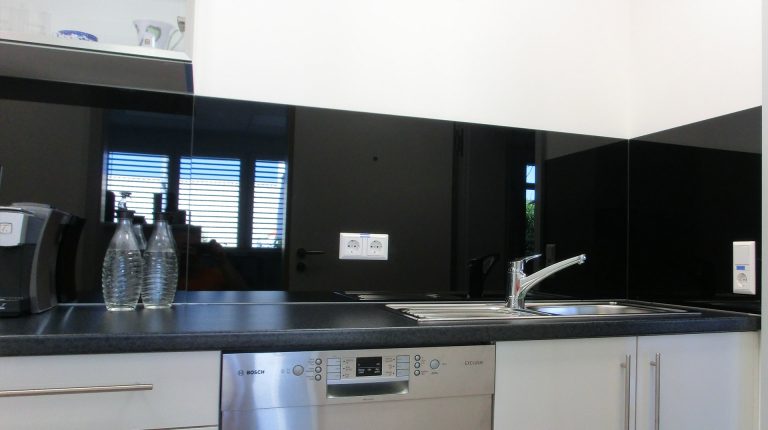 Küchenrückwand schwarz mehrteilig WDSKSP – BRAUN Glas & Spiegelstudio